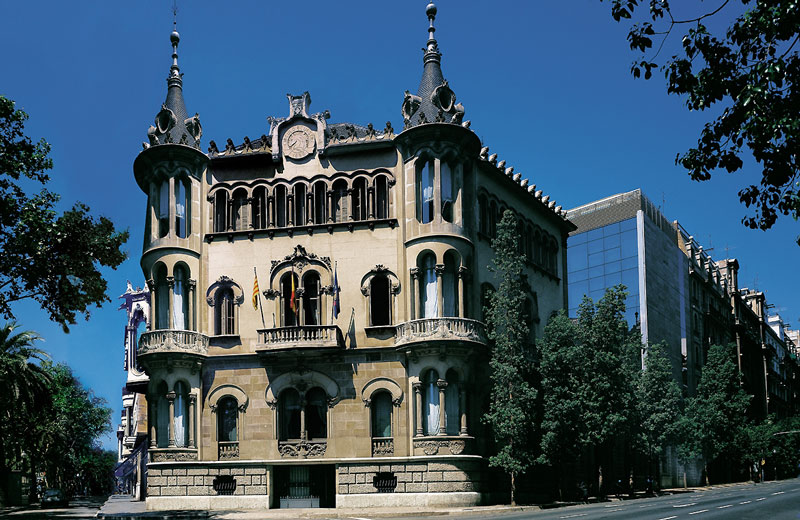 Círculo Ecuestre (Barcelona) y Nuevo Casino (Pamplona).